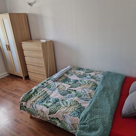 Twin Bed For Guests Appartement Londen Buitenkant foto