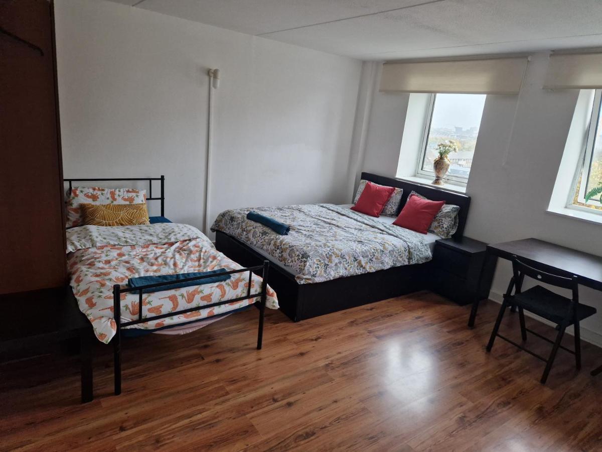 Twin Bed For Guests Appartement Londen Buitenkant foto