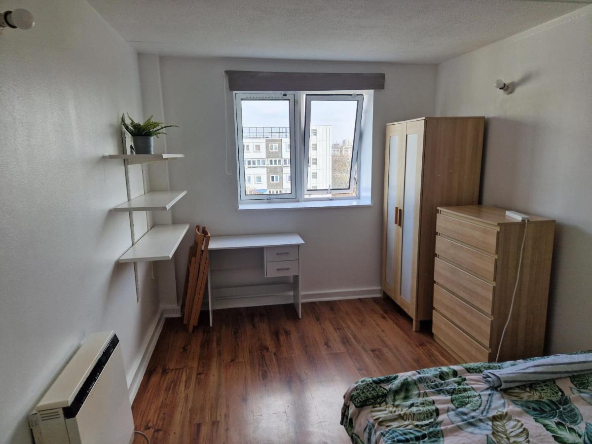 Twin Bed For Guests Appartement Londen Buitenkant foto